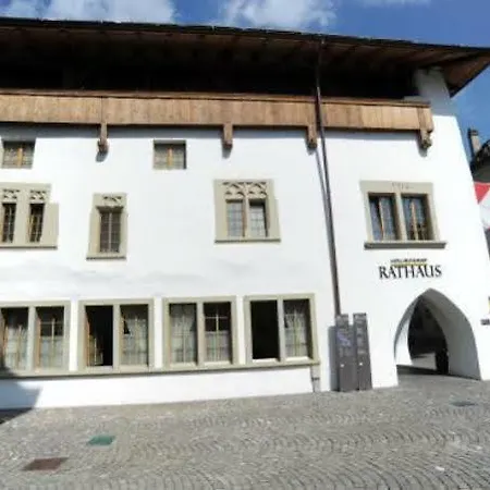 Отель Restaurant Rathaus Тун